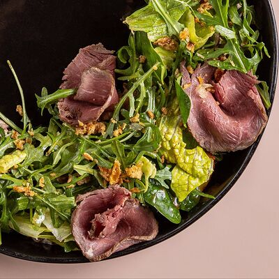 Салат с ростбифом и вялеными томатами в Avgust13 по цене 1350 ₽