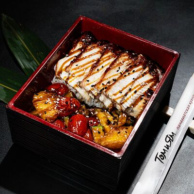 Унадзю с томлёными овощами в Том и ям по цене 1770 ₽