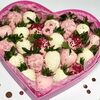 Клубника в белом шоколаде Premium сердце L на 8 Марта в Bratskih Bakerys по цене 12999