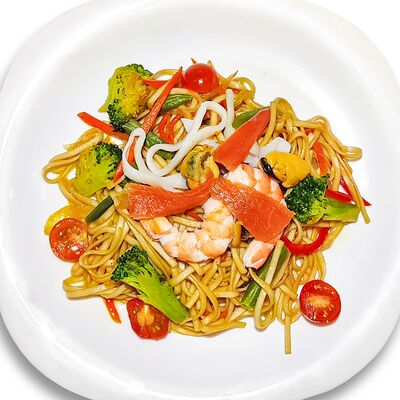 Удон с морепродуктами в Суши Хаус по цене 329 ₽