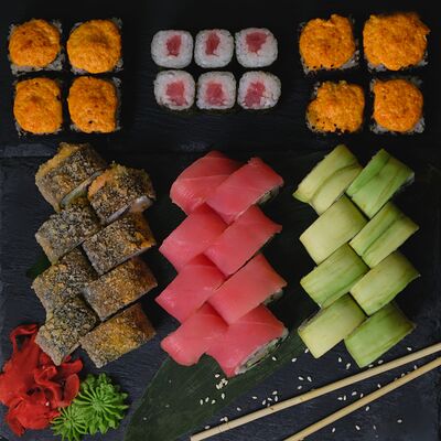 Сет с тунцом в Caviar Rolls по цене 3185 ₽