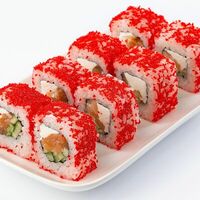 Калифорния с лососем в YumiGo Sushi