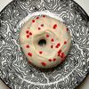 Пончик клубника-белый шоколад в MrDonut по цене 100