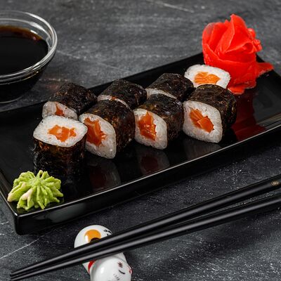 Мини-ролл с лососем в Sushi Pizza Top по цене 299 ₽