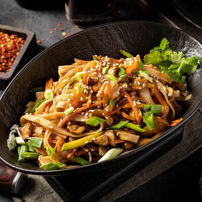 Лапша удон с овощами в Лапша и Утка по цене 520 ₽