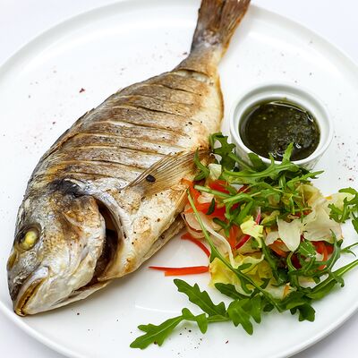 Дорадо на гриле с соусом Песто в Собрание по цене 1170 ₽