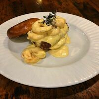 Серф энд терф бургер в Hamilton's pub