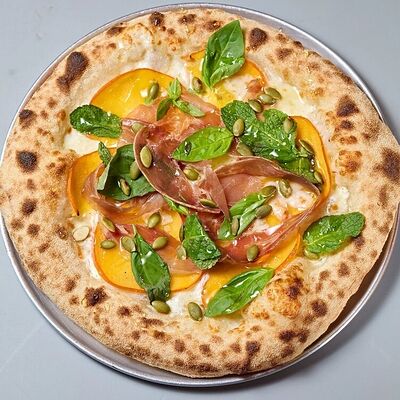 23 см Пицца Хурма/Прошутто/Юдзу/Мед в Кафе Итальянцы по цене 680 ₽