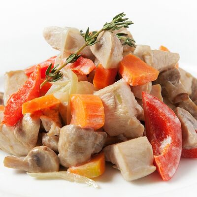 Фирменная курица с овощами в Фитнес меню по цене 535 ₽