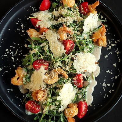 Салат Рукола-креветка с пармезаном крокант в Rollup по цене 660 ₽