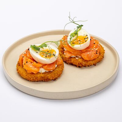 Хашбраун А-ля драники с лососем и яйцомв Le dessert по цене 700 ₽