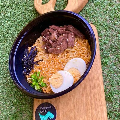 Рамён Том-ям с говядиной в Желтый фудтрак Голодный Дино по цене 600 ₽