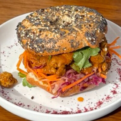 Бейгл с курочкой карри в Ранняя пташка по цене 670 ₽