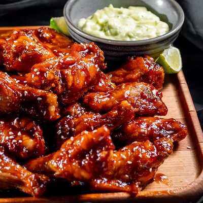 Куриные крылышки в соусе BBQ в Gatsby по цене 830 ₽