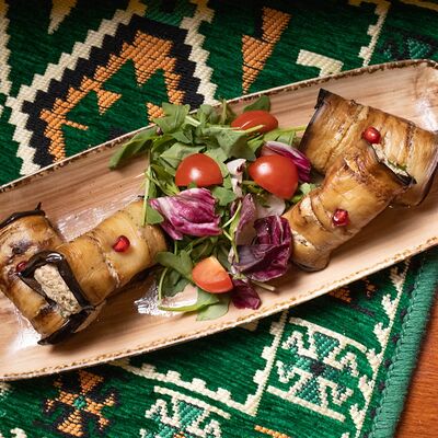 Рулетики из баклажанов с грецким орехом в Пхали по цене 565 ₽