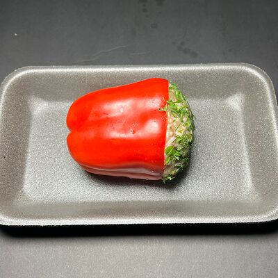 Перец, фаршированный свино-говяжьим фаршем в Кулинария на Тухачевском по цене 295 ₽
