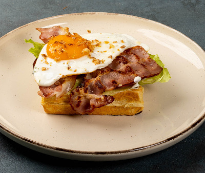 Вафля Бекон-яйцо в Uno - завтраки весь день по цене 559 ₽