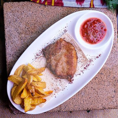 Свиная корейка в Кафе кавказской кухни Хурма по цене 525 ₽