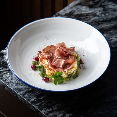 Оливье с копченой уткой в Brasserie Lambic по цене 780 ₽