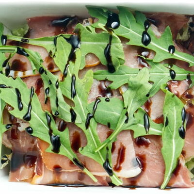 Салат Аля Парма в Некруглая пицца и роллы по цене 331 ₽