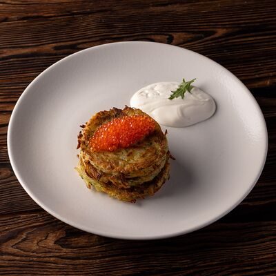 Драники со сметаной и красной икрой в Luciano по цене 840 ₽