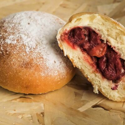 Пирожок с клубникой в Пирожковая по цене 110 ₽