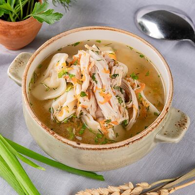 Куриная похлебка с галушками в Корчма Борщ & Сало по цене 390 ₽