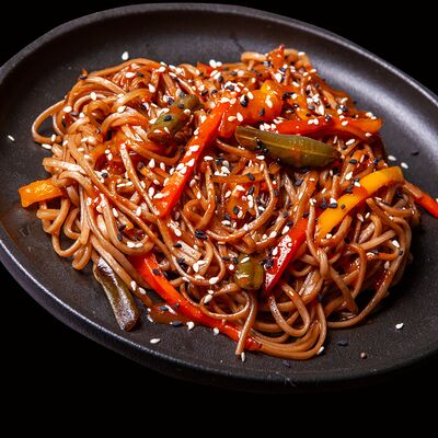 Wok лапша гречневая с морепродуктами в Манго Суши & Пицца по цене 599 ₽