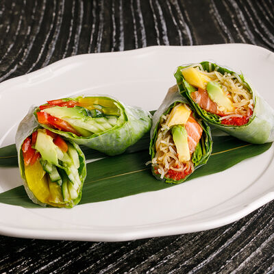 Фреш-ролл с лососемв Ginza по цене 1390 ₽