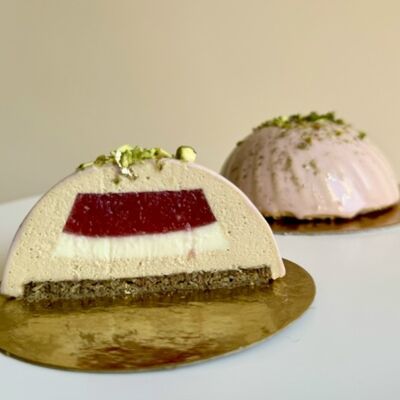 Пирожное Дубайская клубника (новинка) в Фыр Фыр по цене 318 ₽