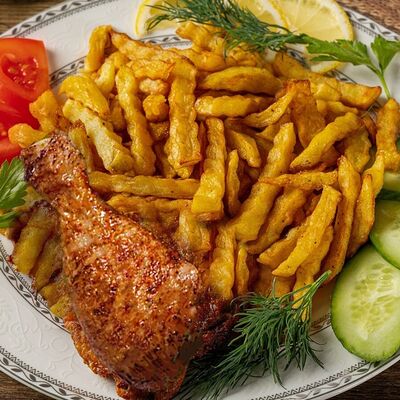 Куриная ножка с картофелем фри в Чай Хаус по цене 704 ₽
