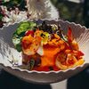 Бриошь с креветкой, соусом Чеддер и яйцом пашот в Лаверна по цене 790