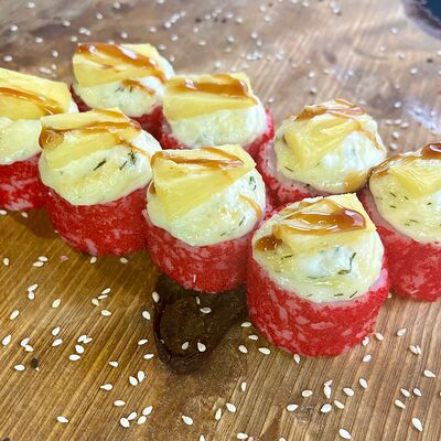 Запеченный ролл с копчёной курицей и ананасами в Суши Лавка по цене 479 ₽