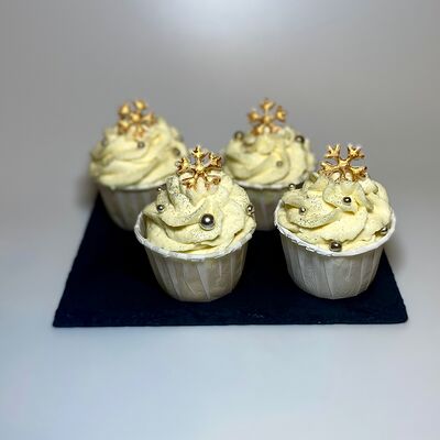 Капкейки Рафаэлло M в Desserts day по цене 1200 ₽