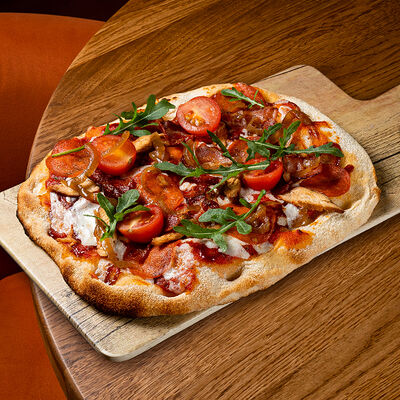 Пиццетта мясная с луком Бальзамик в iL Патио по цене 699 ₽