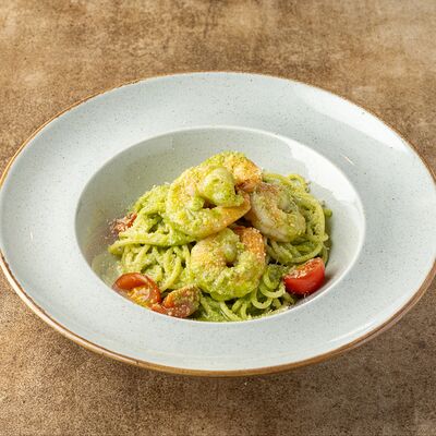 Спаггети с креветками, томатами черри и соусом песто в Егерь по цене 1000 ₽