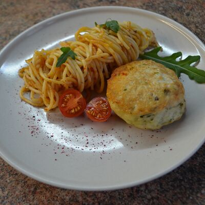 Куриный оладушек со спагетти в КофеНямия по цене 485 ₽