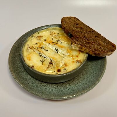 Жюльен с лисичками и сыром бри в Двор Помидор по цене 480