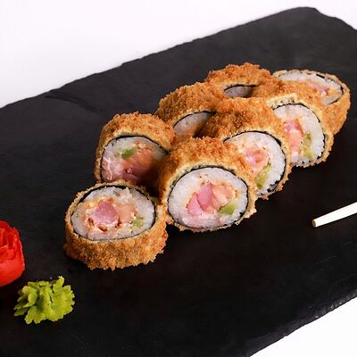 Горячий ролл с тунцом в Sushi Kiosk по цене 790 ₽