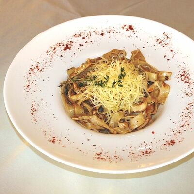 Паста с курицей и шампиньонами в Каравелла по цене 390 ₽