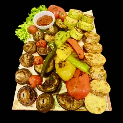 Ассорти из овощей на угляхв Леон по цене 1200 ₽