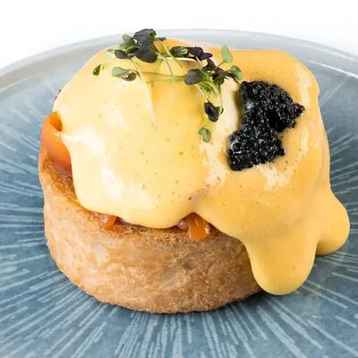 Круассан с лососем в Osteria Amici по цене 1280 ₽