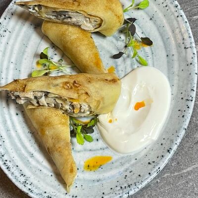 Блины с курицей и грибами в Голицынъ по цене 350 ₽