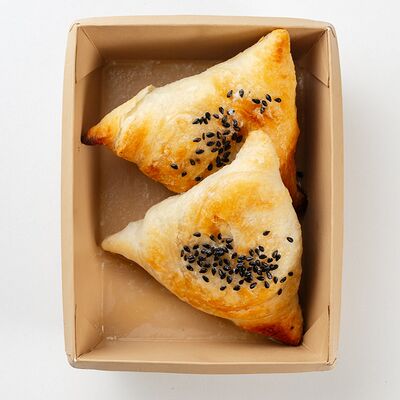 Мини-самса с говядинойв CAFEIN по цене 279 ₽