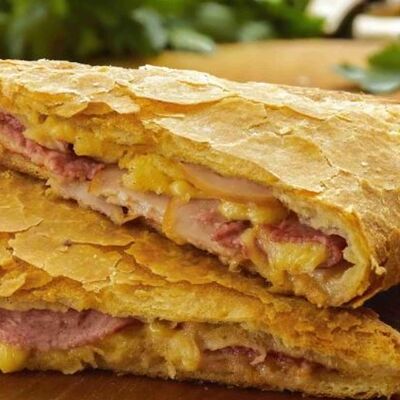 Пицца Пятерочка (кусочек) в 7 LiR по цене 307 ₽