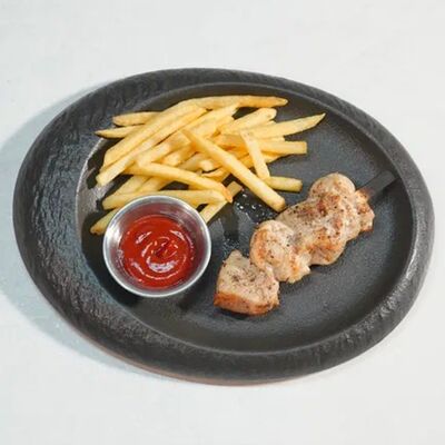 Шашлычок куриный с картофелем фри в Edateca по цене 450 ₽