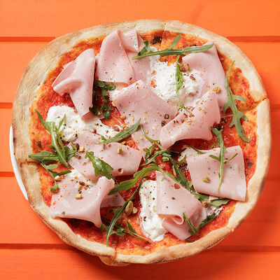 Со страчателлой, мортаделлой и фисташками в Сорренто by Novikov по цене 1140 ₽