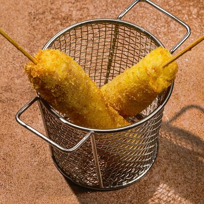 Корн-дог с сулугуни в Антрекот по цене 405 ₽