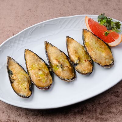 Мидии, запеченные с кремом из чеснока в Chento по цене 690 ₽