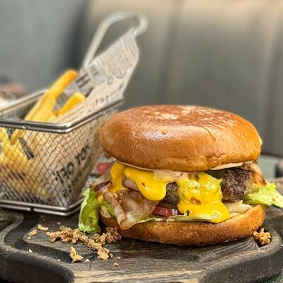 Бургер Тот самый в To mesto по цене 1090 ₽